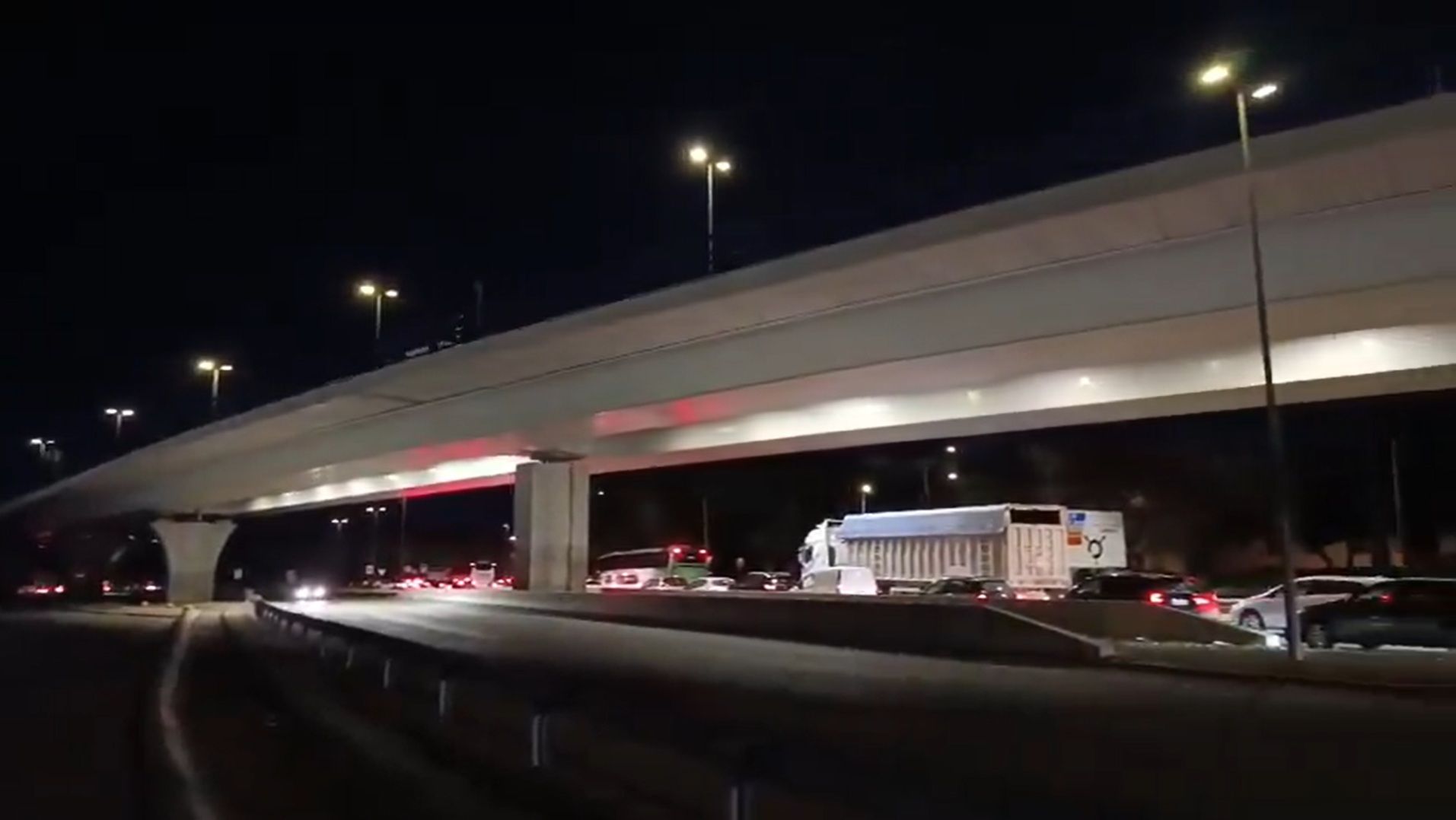 El tráfico colapsado en la Bahía por la protesta de trabajadores de Navantia.