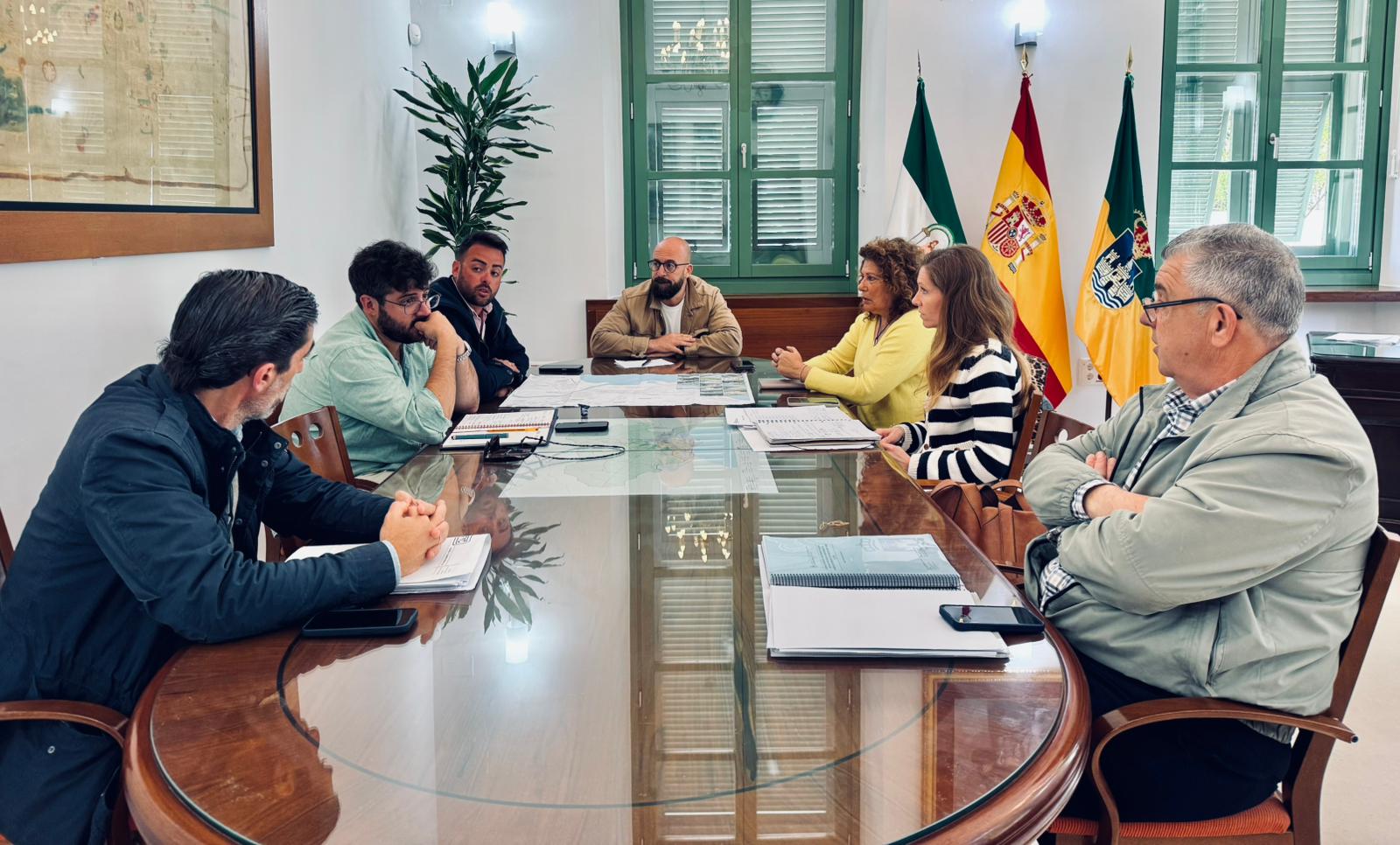 Reunión para renovar el contrato de mantenimiento urbano en El Puerto. Reunión para renovar el contrato de mantenimiento urbano en El Puerto.