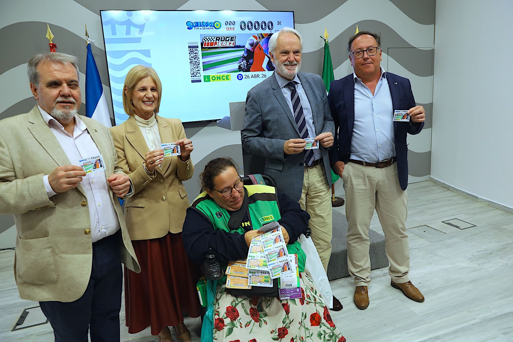 Pelayo, en la presentación del cupón.