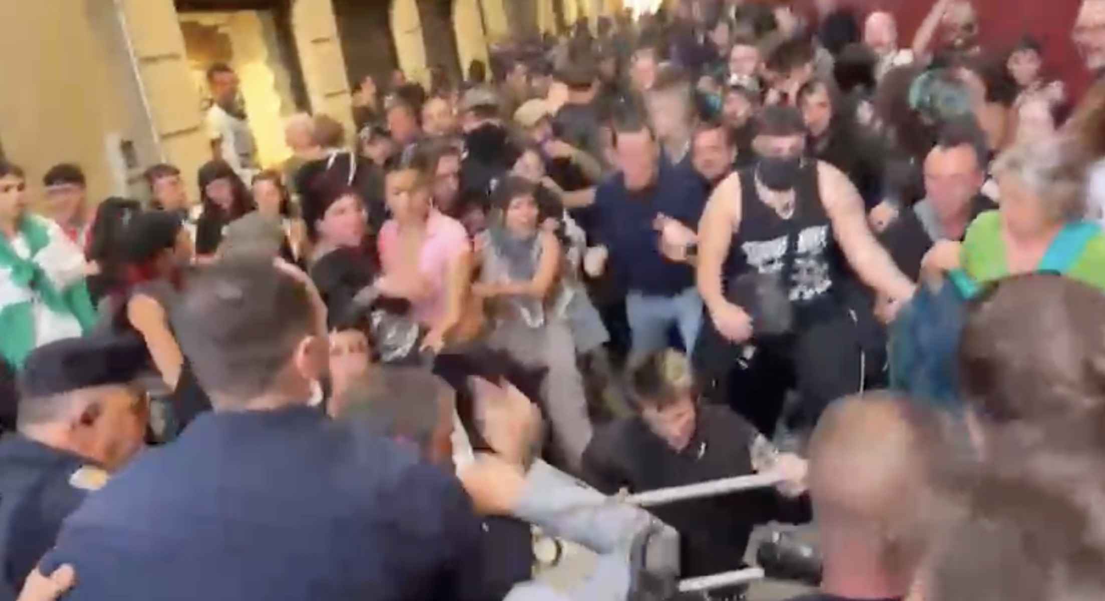 Momentos de tensión en Granada. Momentos de tensión en Granada.