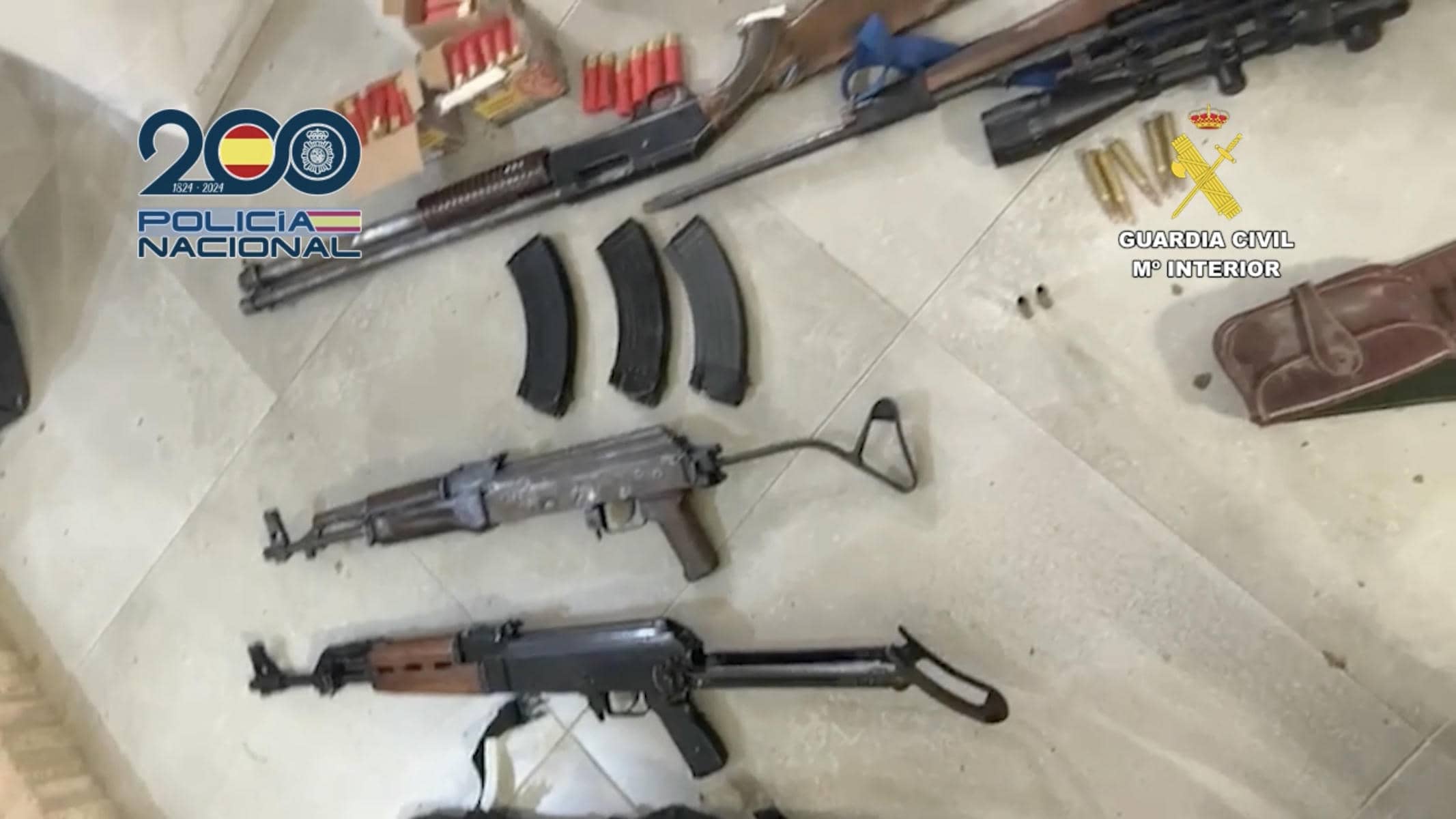 Armas incautadas en el operativo.