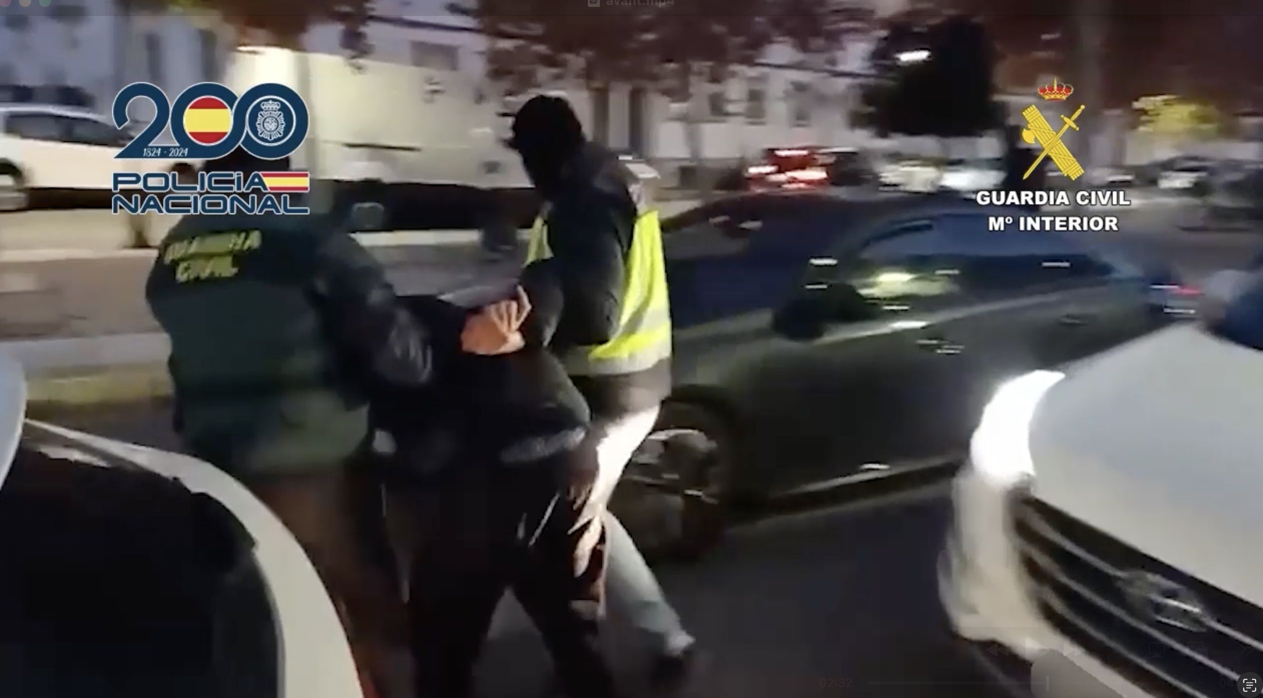 Una de las detenciones en la operación conjunta de Policía y Guardia Civil.