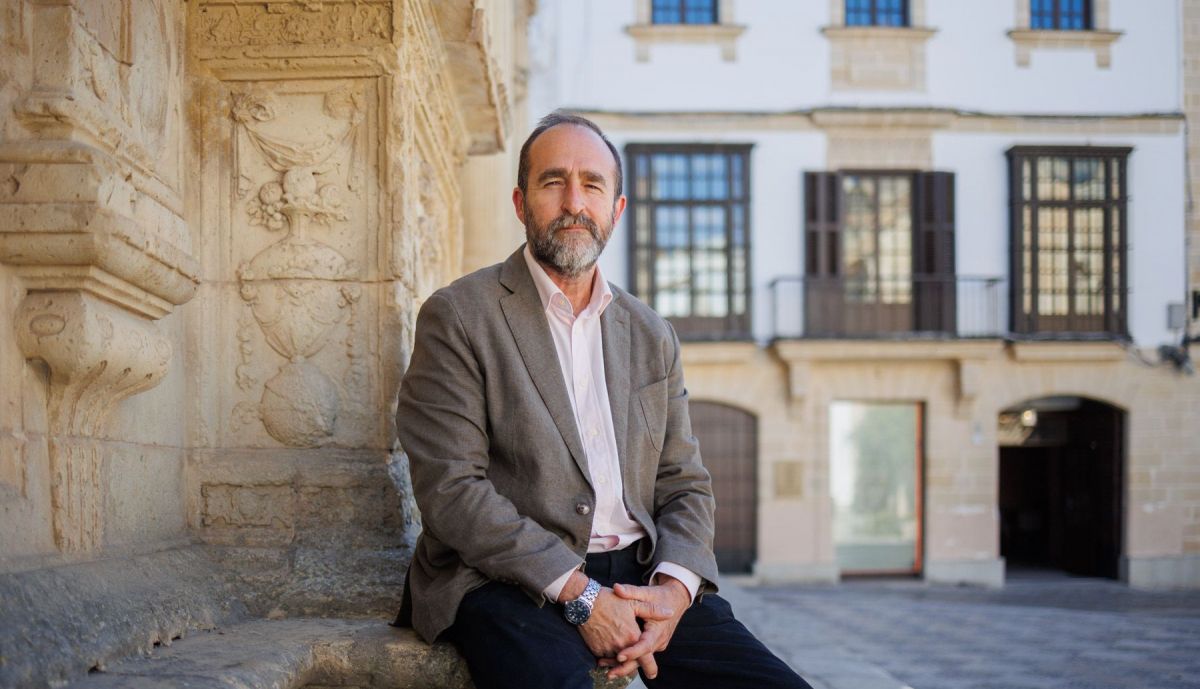 Posando para esta entrevista en el antiguo Consistorio. 