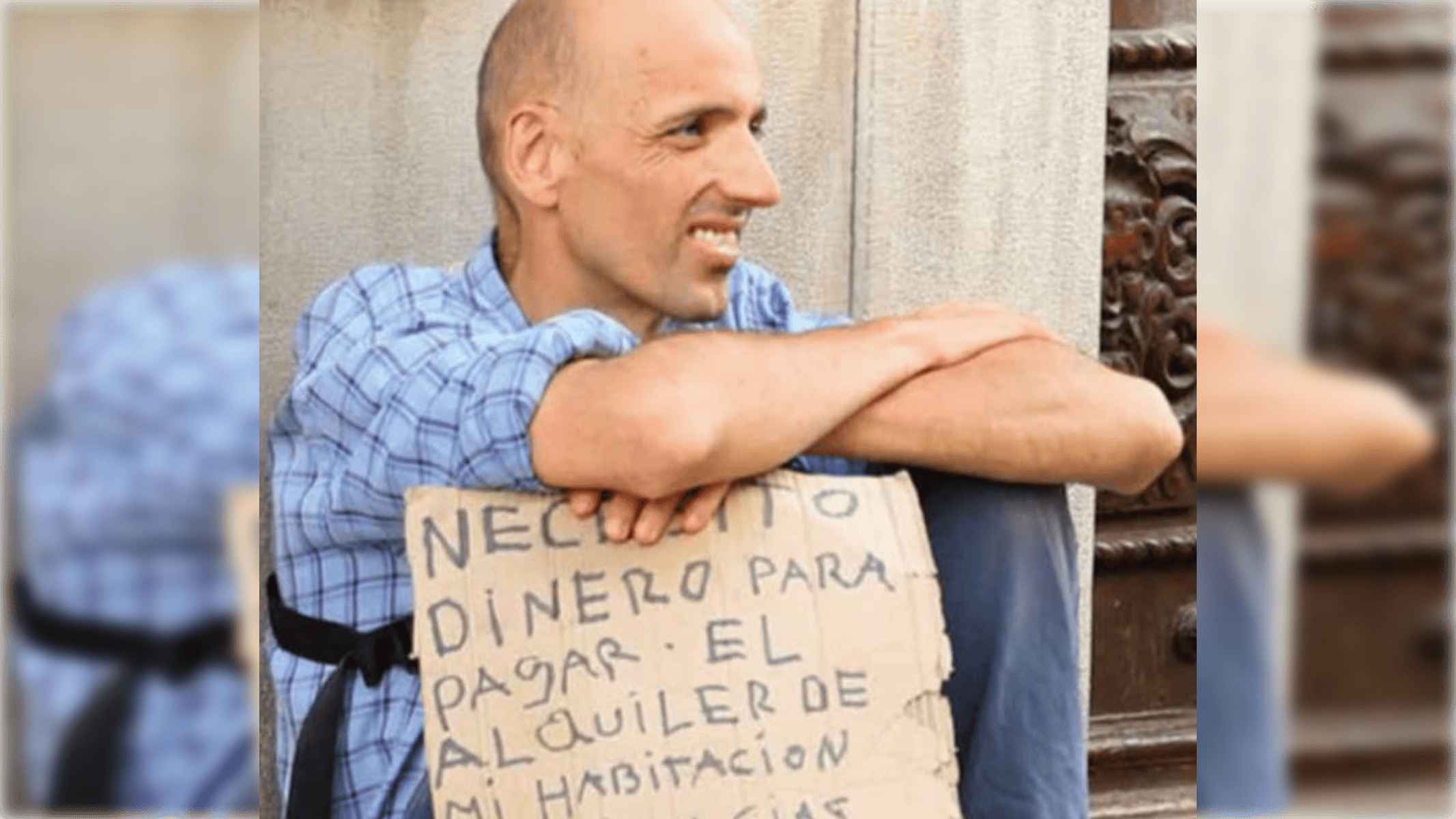 Federico, hermano de Joaquín y Alejandra Prat, pidiendo dinero en la calle.