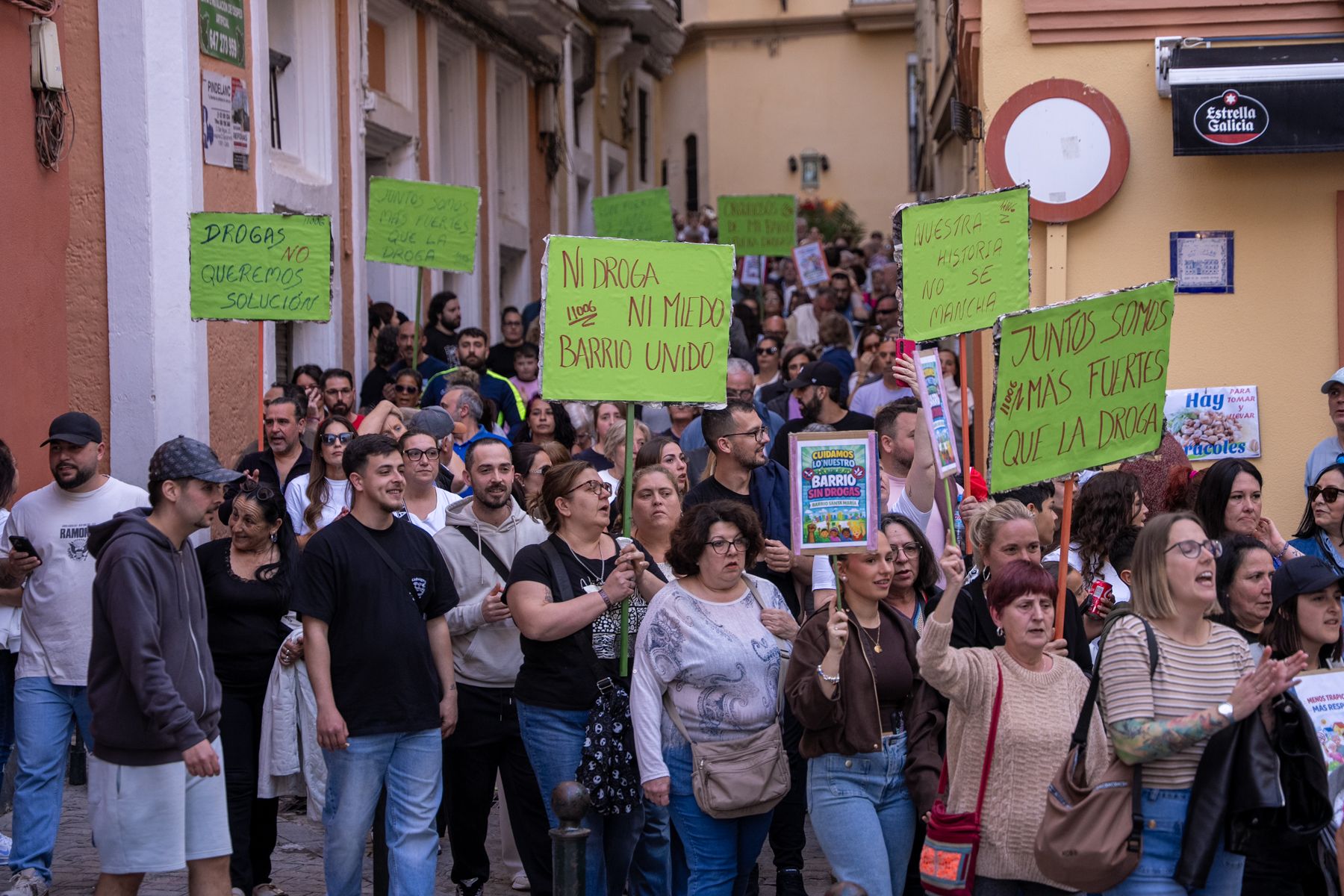 El barrio de Santa María de Cádiz ha manifestado su rechazo absoluto con un 'No' a la venta de droga en sus calles.