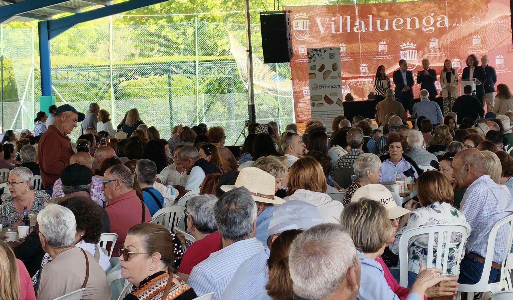 Villaluenga del Rosario reúne en su primera jornada de feria a más de 600 personas