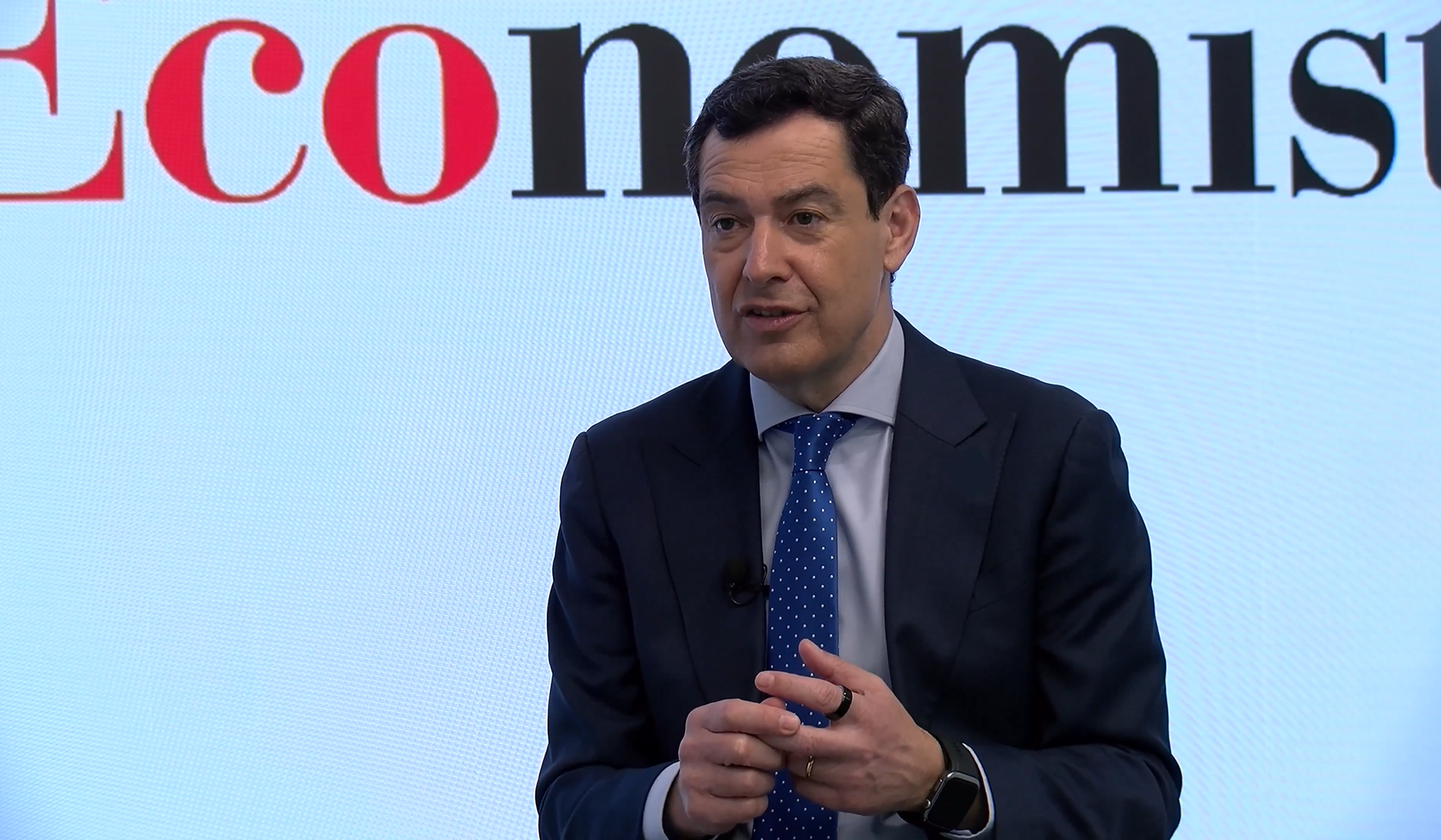 Juanma Moreno durante la entrevista ofrecida a El Economista en plena campaña andaluza