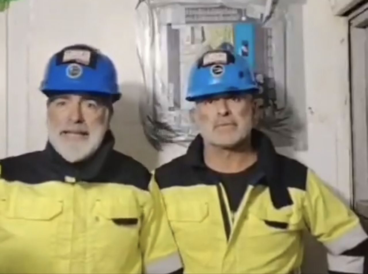 Jesús y Manuel mantienen la protesta en Navantia.