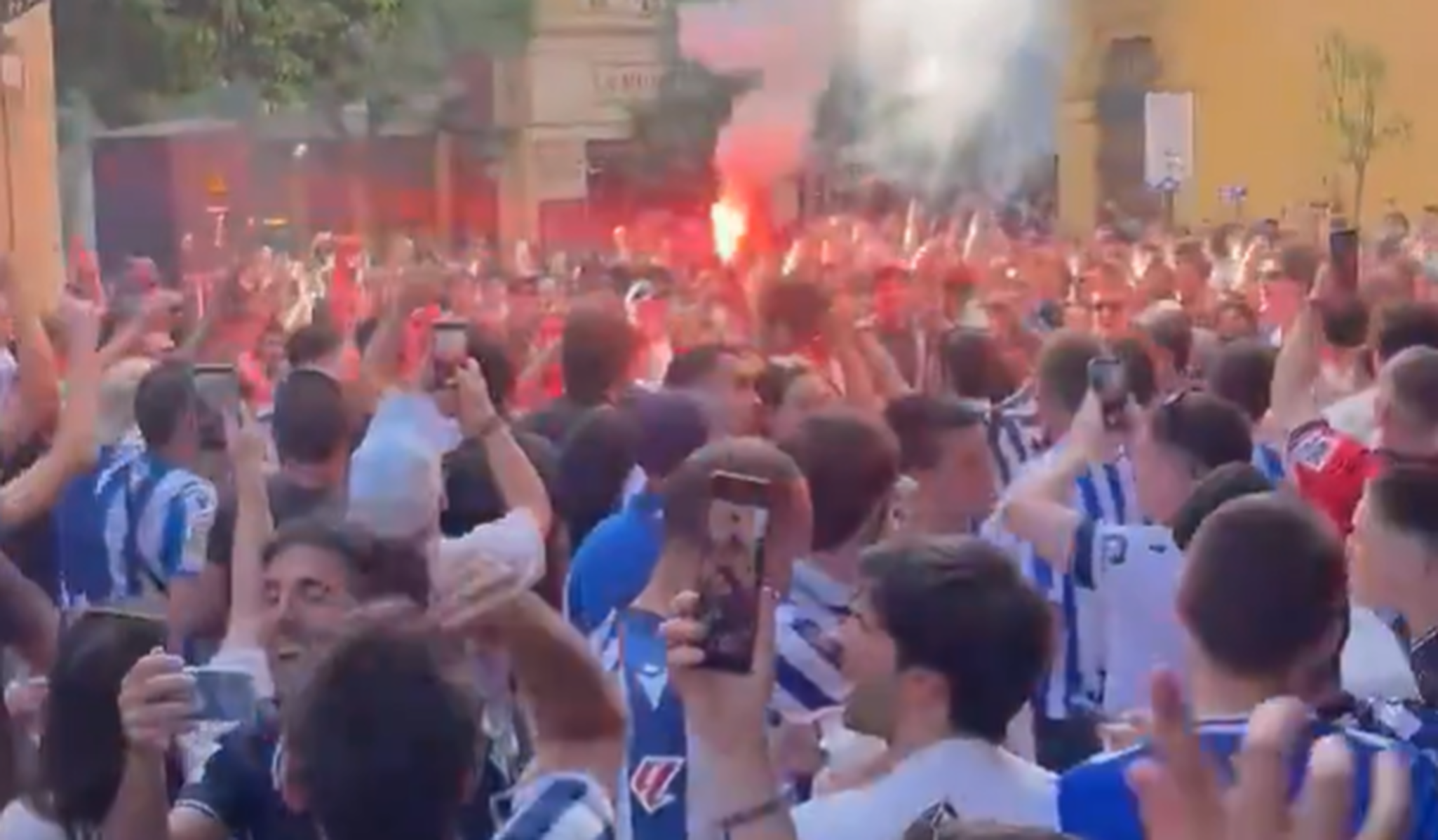 Algunos aficionados de la Real Sociedad han realizado cánticos sobre ETA previo a la final de la Copa del Rey en Sevilla
