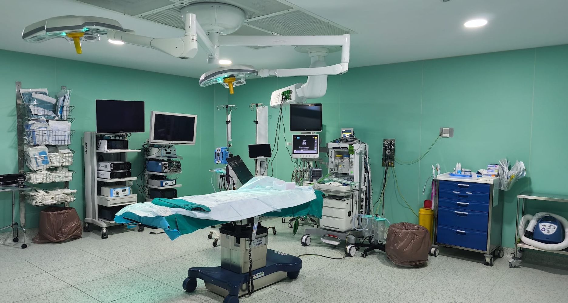 Un quirófano del hospital Puerta del Mar de Cádiz.