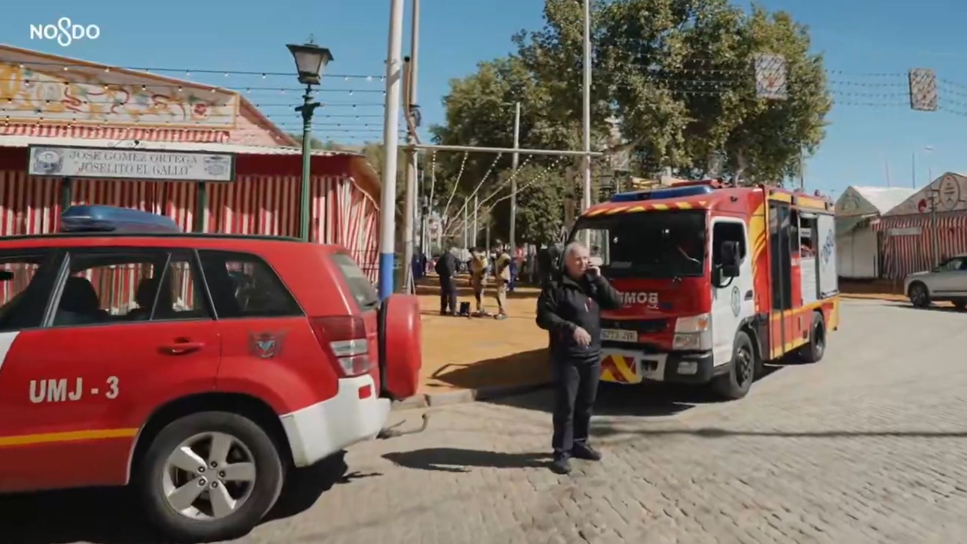 Bomberos en la Feria de Sevilla.