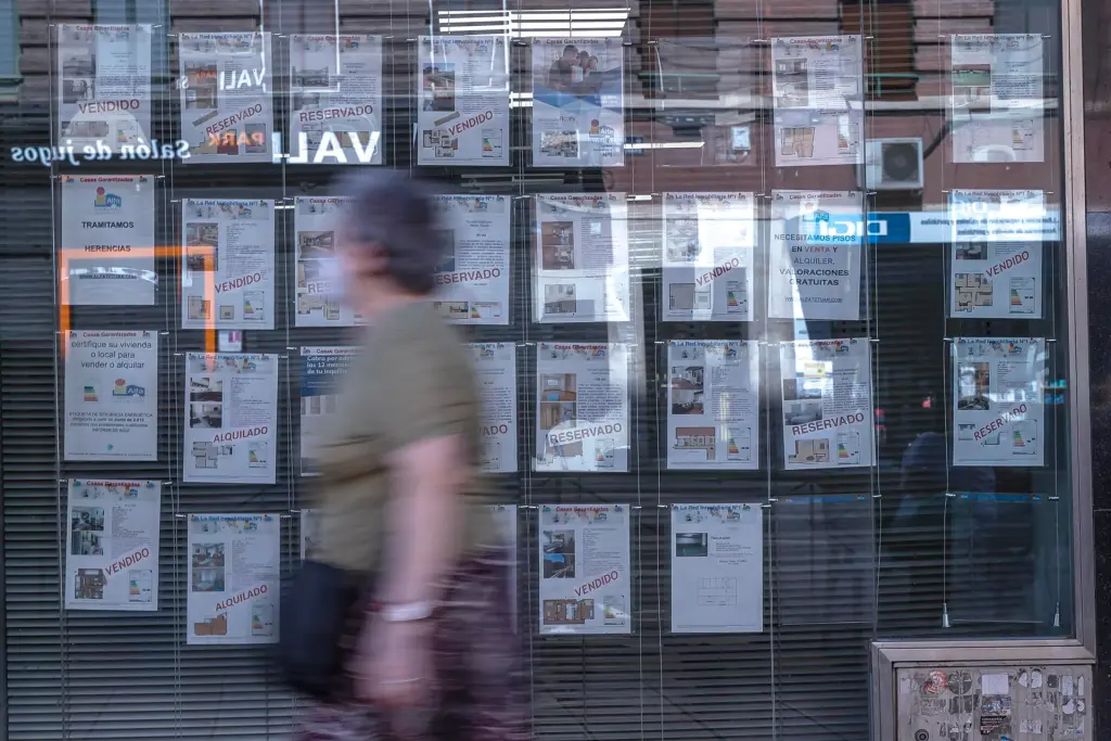 Foto de archivo del exterior de una oficina inmobiliaria.