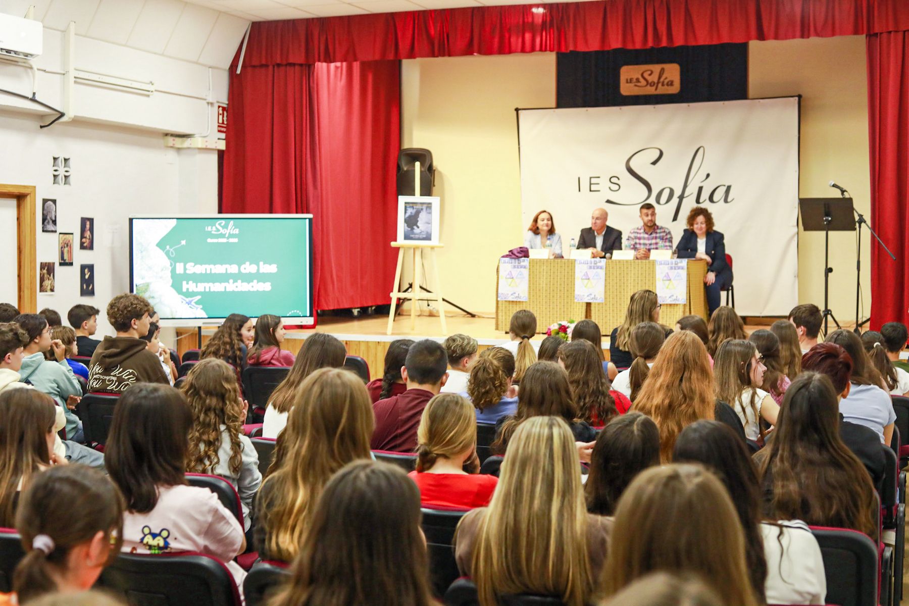El IES Sofía de Jerez celebra su II Semana de las Humanidades con todo el alumnado del centro.