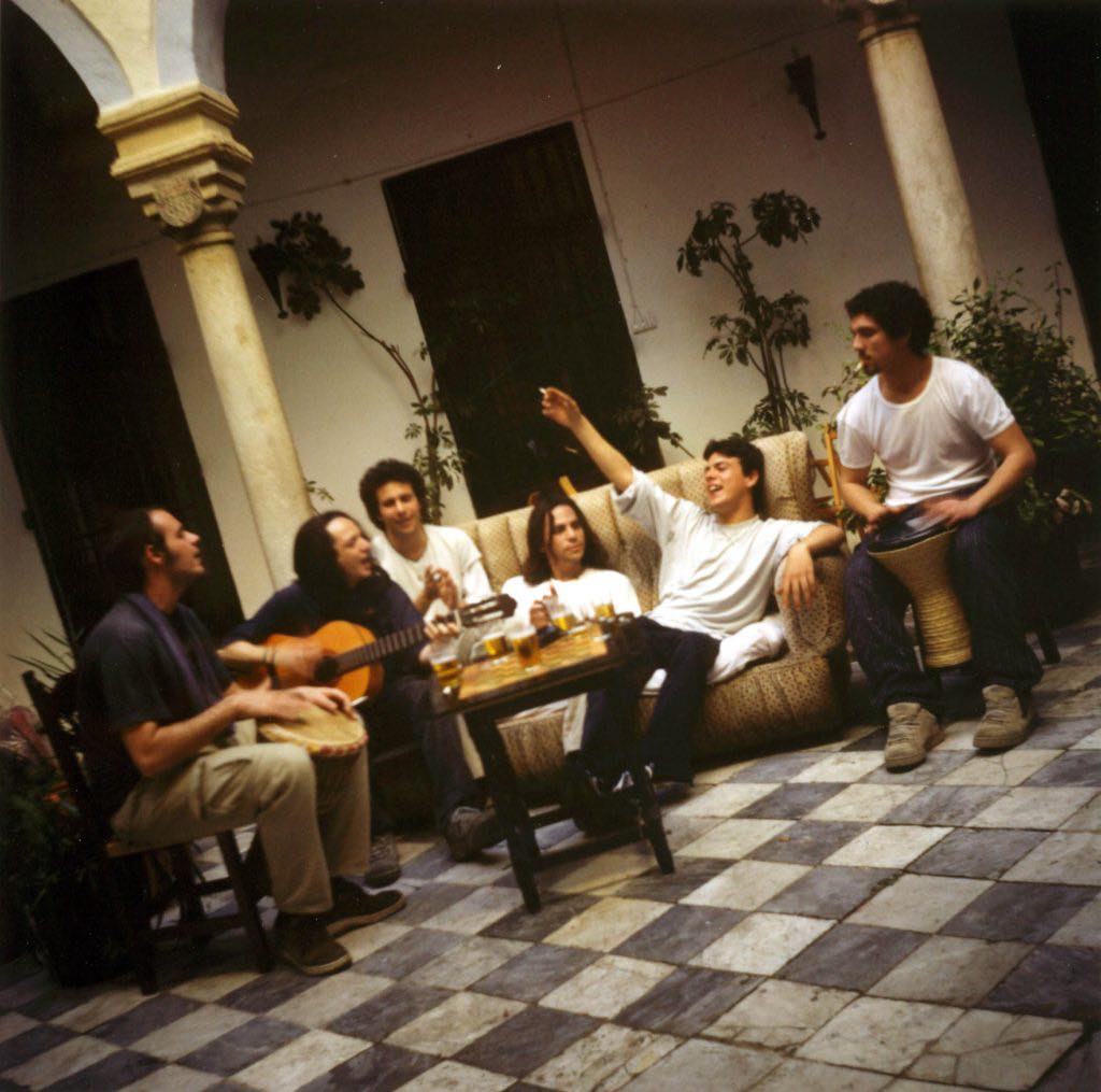 Una mítica imagen de Los Delinqüentes en el estudio de La Bodega, compartida en redes por García Pelayo.