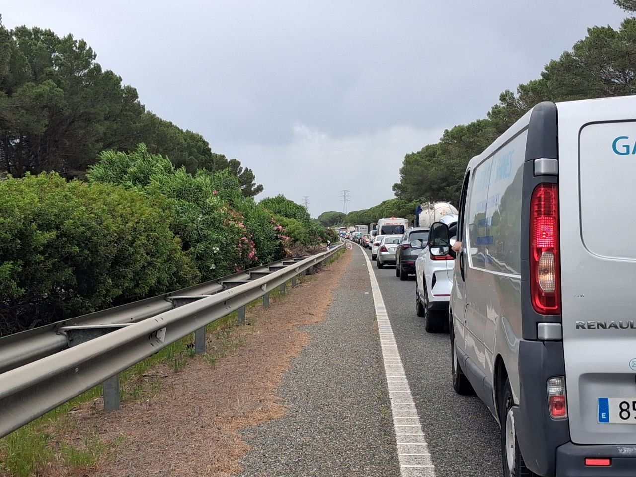 El atasco que hay este martes en la autopista.