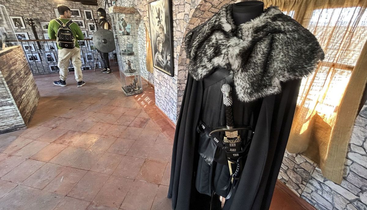 Abrigo de Jon Snow en el Museo de Juego de Tronos de Osuna.