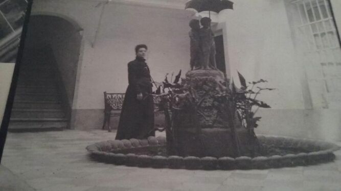 Fuente de los Niños del Paraguas, en el patio de la casa de la familia Aramburu.