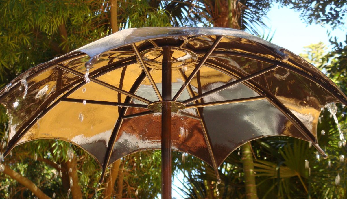 Fuente de los Niños del Paraguas, detalle paraguas.