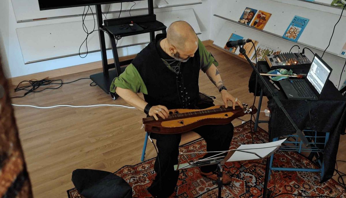 David Valenzuela, antiguo alumno del Sagrada Familia, en su visita al colegio durante la semana cultural.