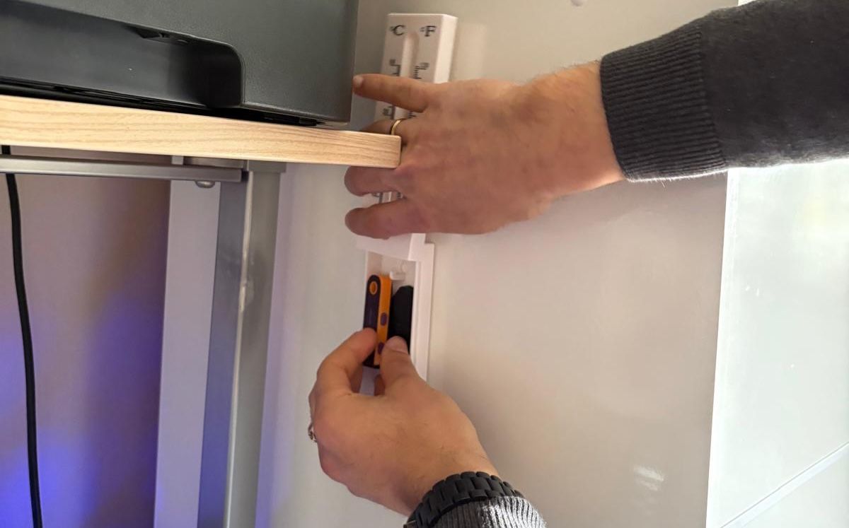 El termómetro de pared donde se escondían las criptomonedas.