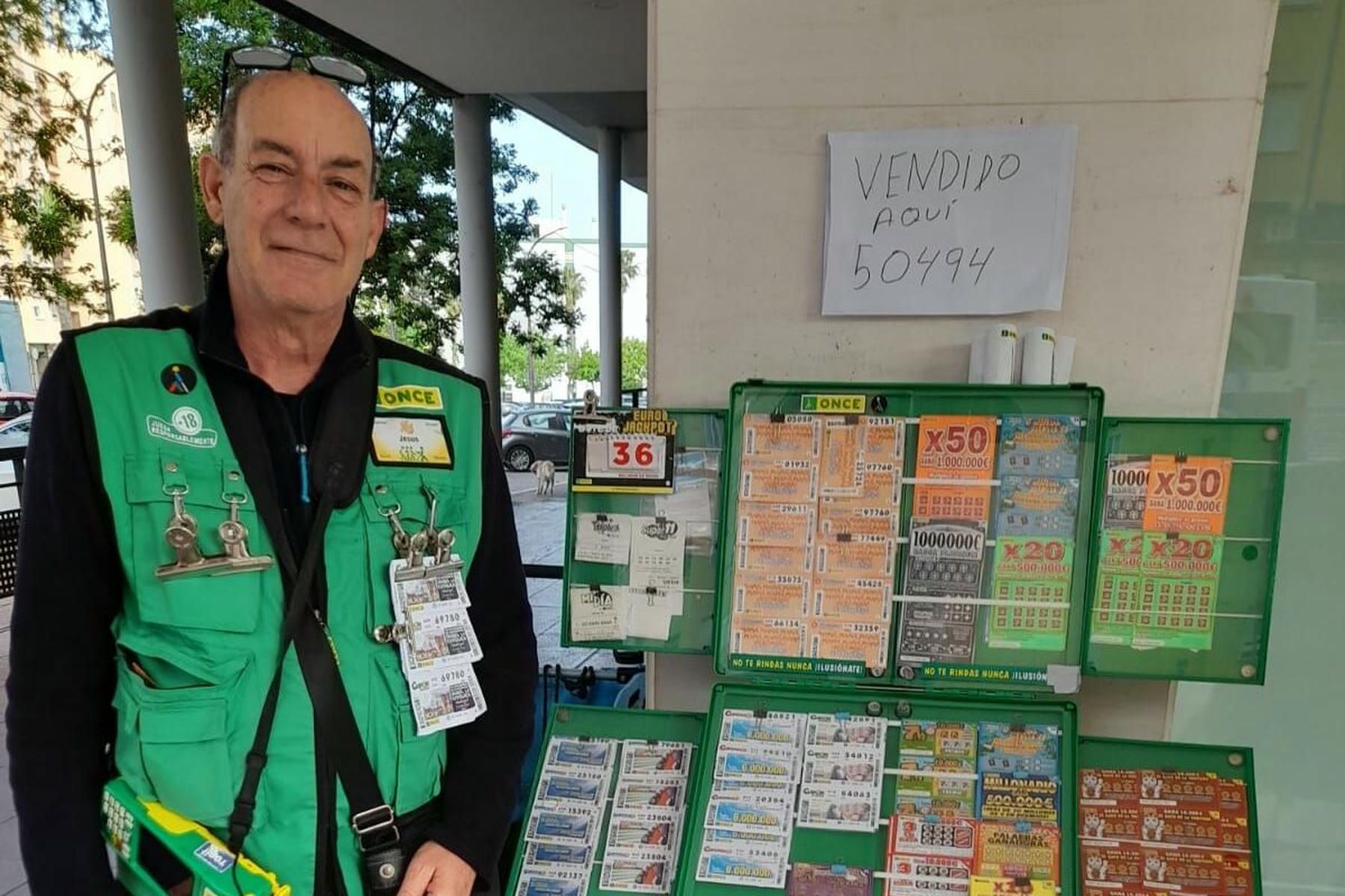 Jesús González, vendedor de la ONCE en San Fernando.