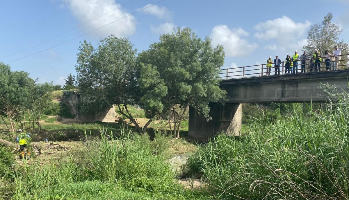 Empiezan las actuaciones de emergencia en Villamartín y Puerto Serrano tras el temporal.