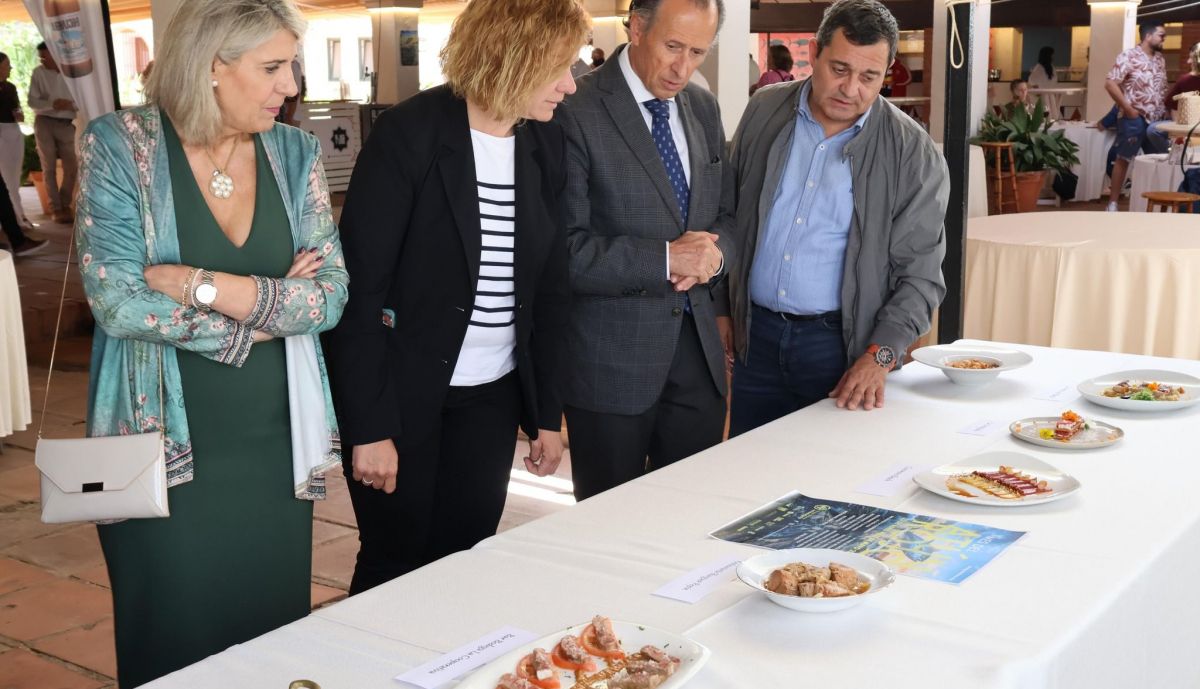 El equipo de gobierno visita la primera jornada.