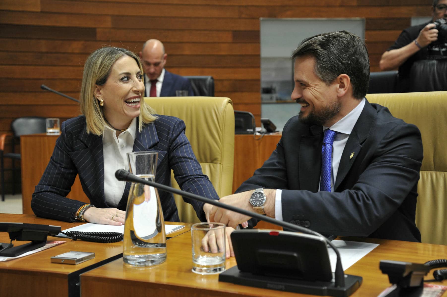 María Guardiola (PP), en la sesión de investidura como presidenta de Extremadura, con el apoyo de Vox.