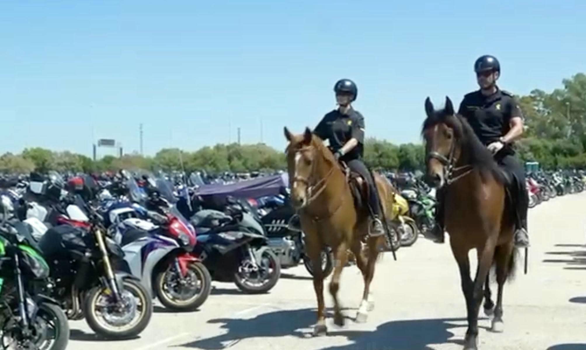 Presencia de la Guardia Civil en el Gran Premio de Motociclismo de Jerez.