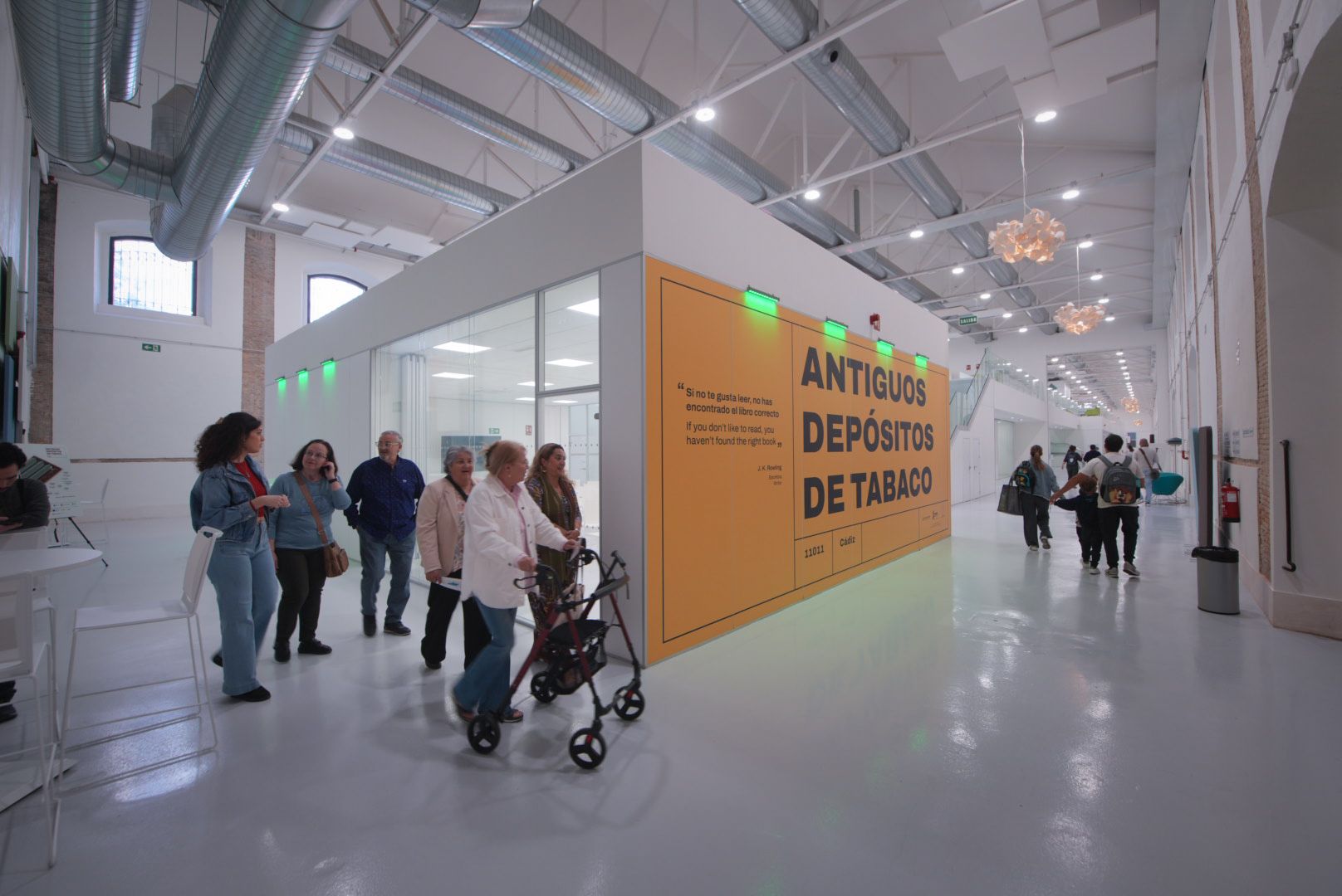 Visitantes en la jornada de puertas abiertas en los Depósitos de Tabaco.