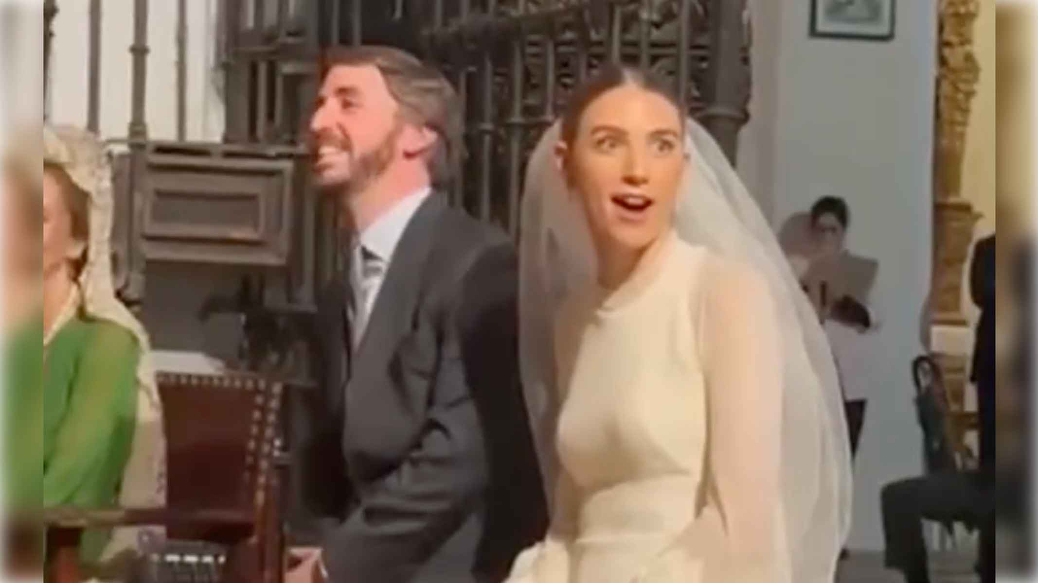 La cara de sorpresa de la novia tras escuchar a Pitingo comenzar a cantar el Ave María.