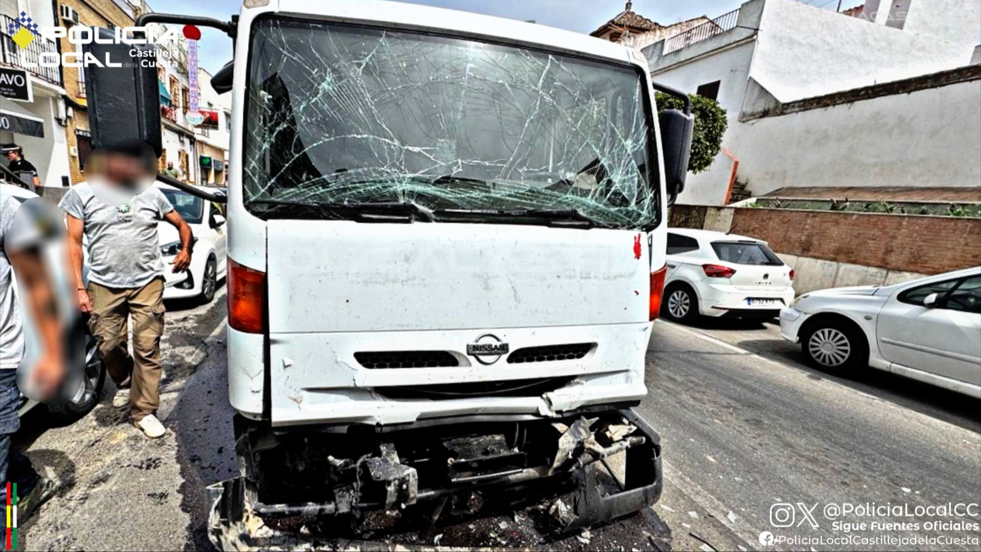Aparatoso accidente en Castilleja de la Cuesta en Sevilla.