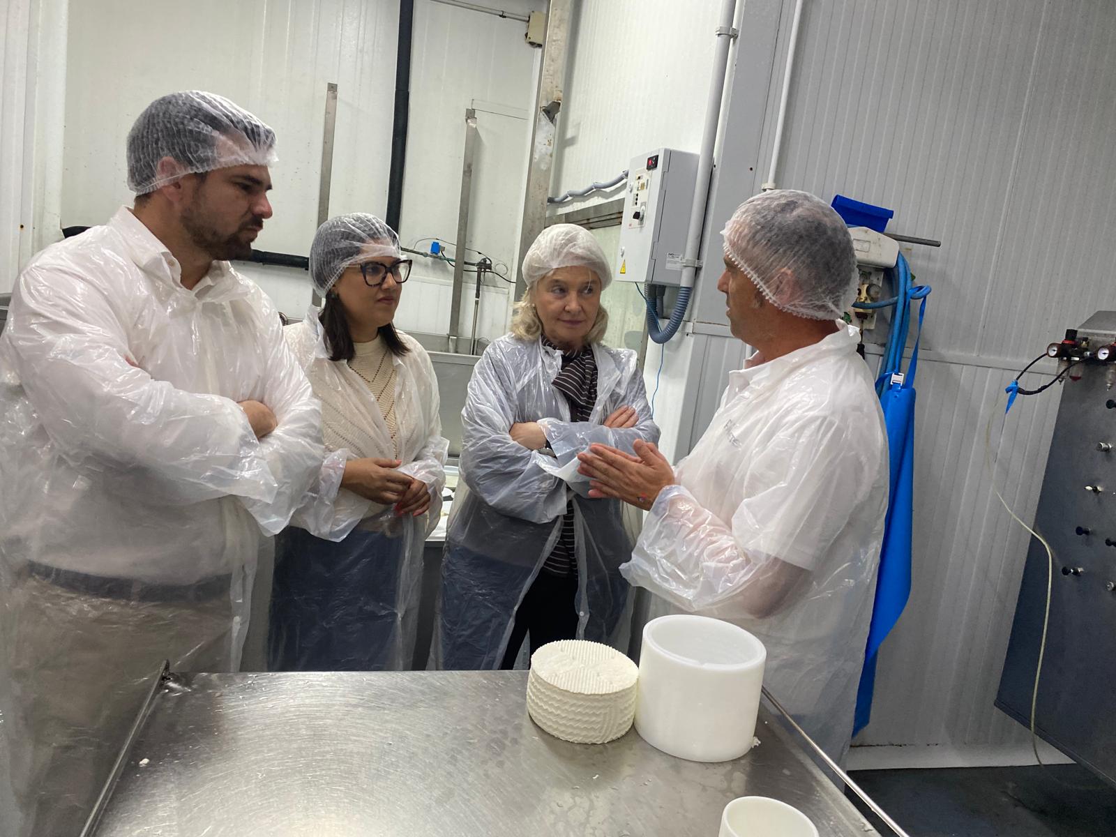 Visita de Mercedes Colombo a la Quesería Pajarete.