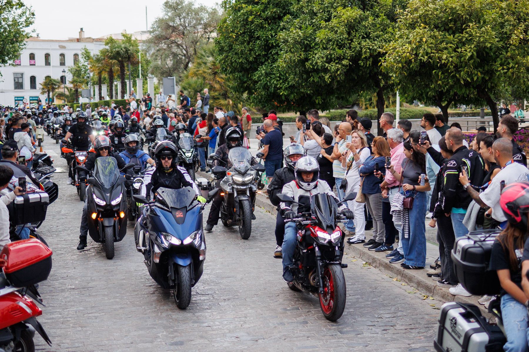 La caravana motera de Jerez en un fin de semana de lleno absoluto en la ciudad.