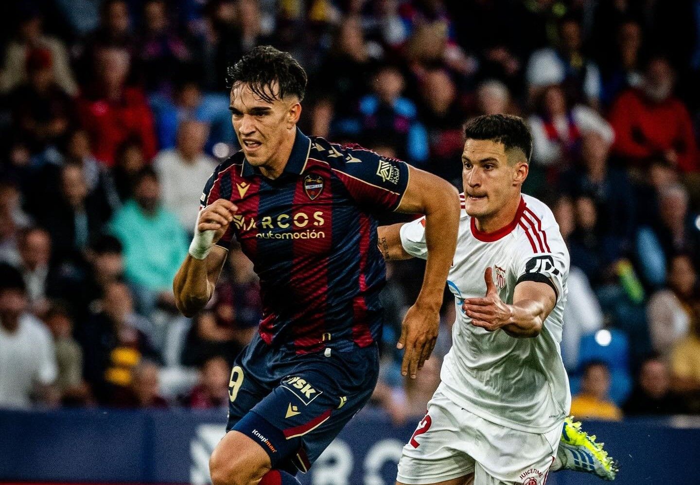 Una imagen del partido entre el Levante y el Sevilla.