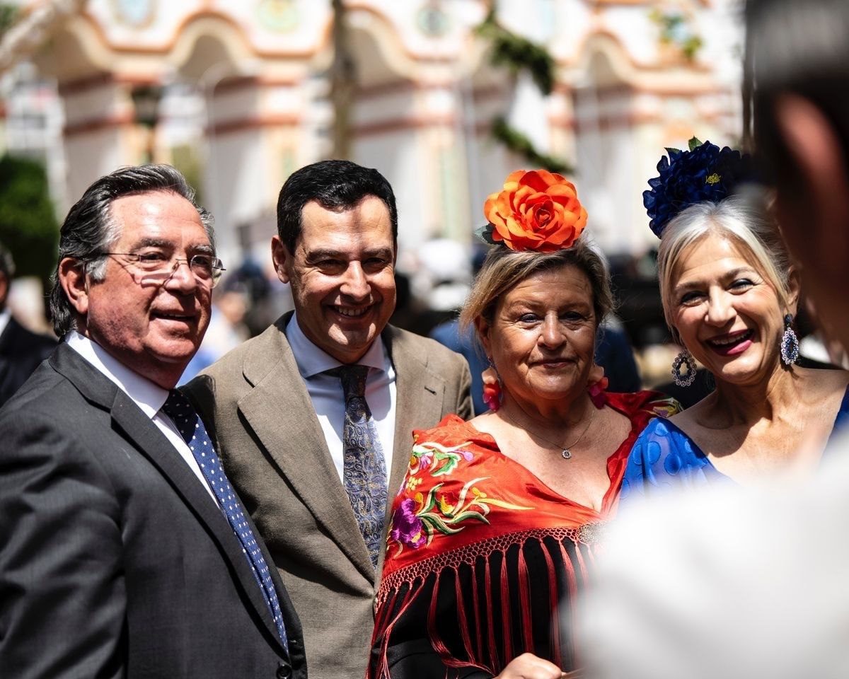 Juanma Moreno en la Feria de Sevilla.