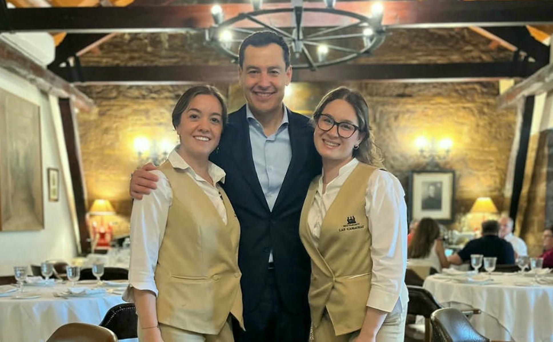 El presidente Juanma Moreno, en el restaurante Las Camachas de Montilla