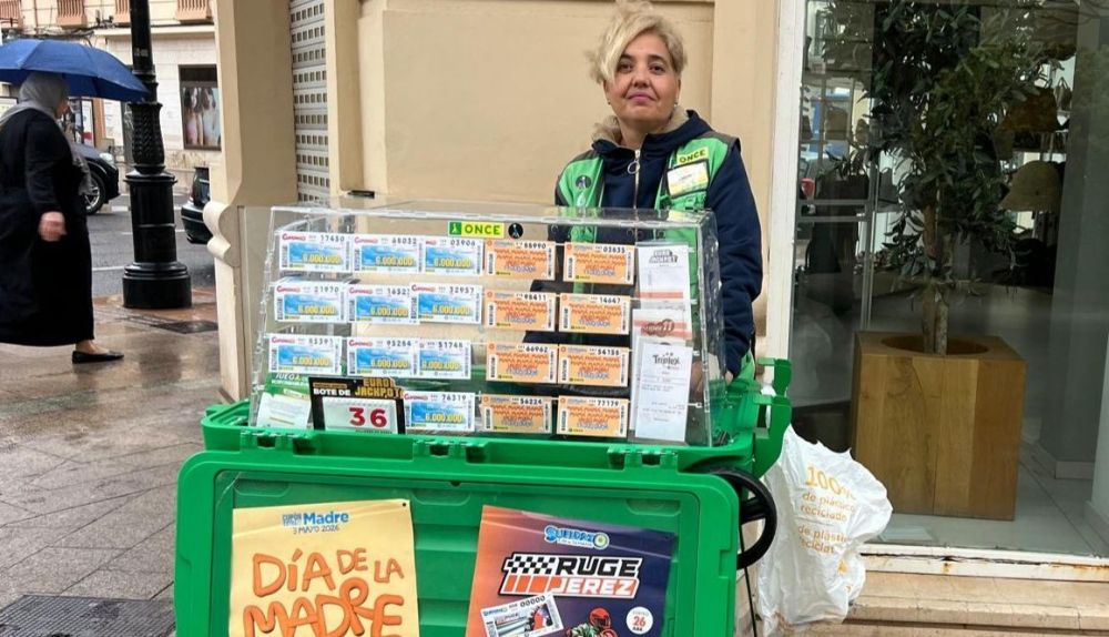 Virginia, en su puesto de la ONCE en Melilla.