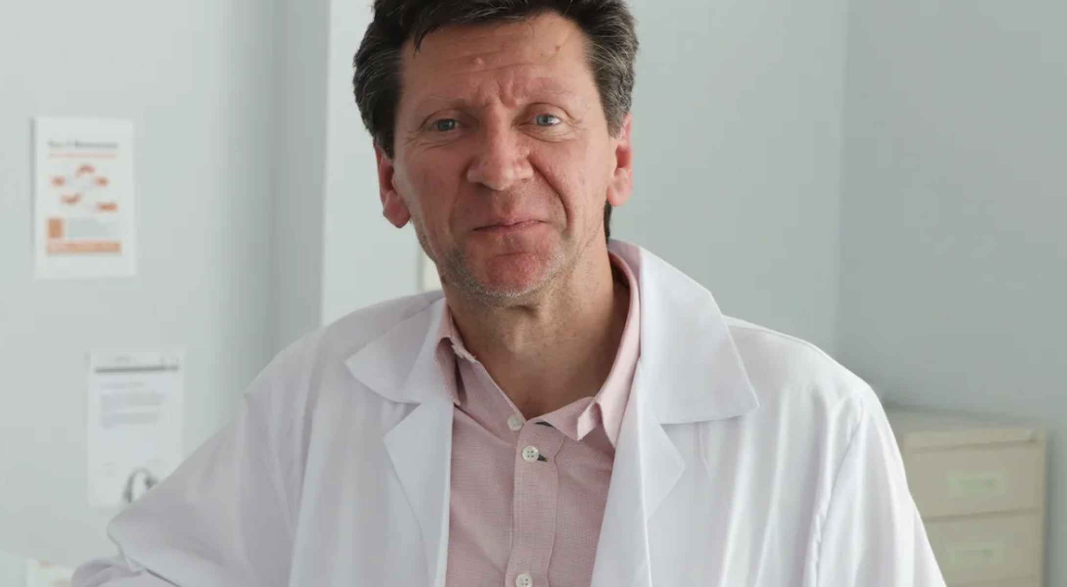 El doctor Salvador Castillo.