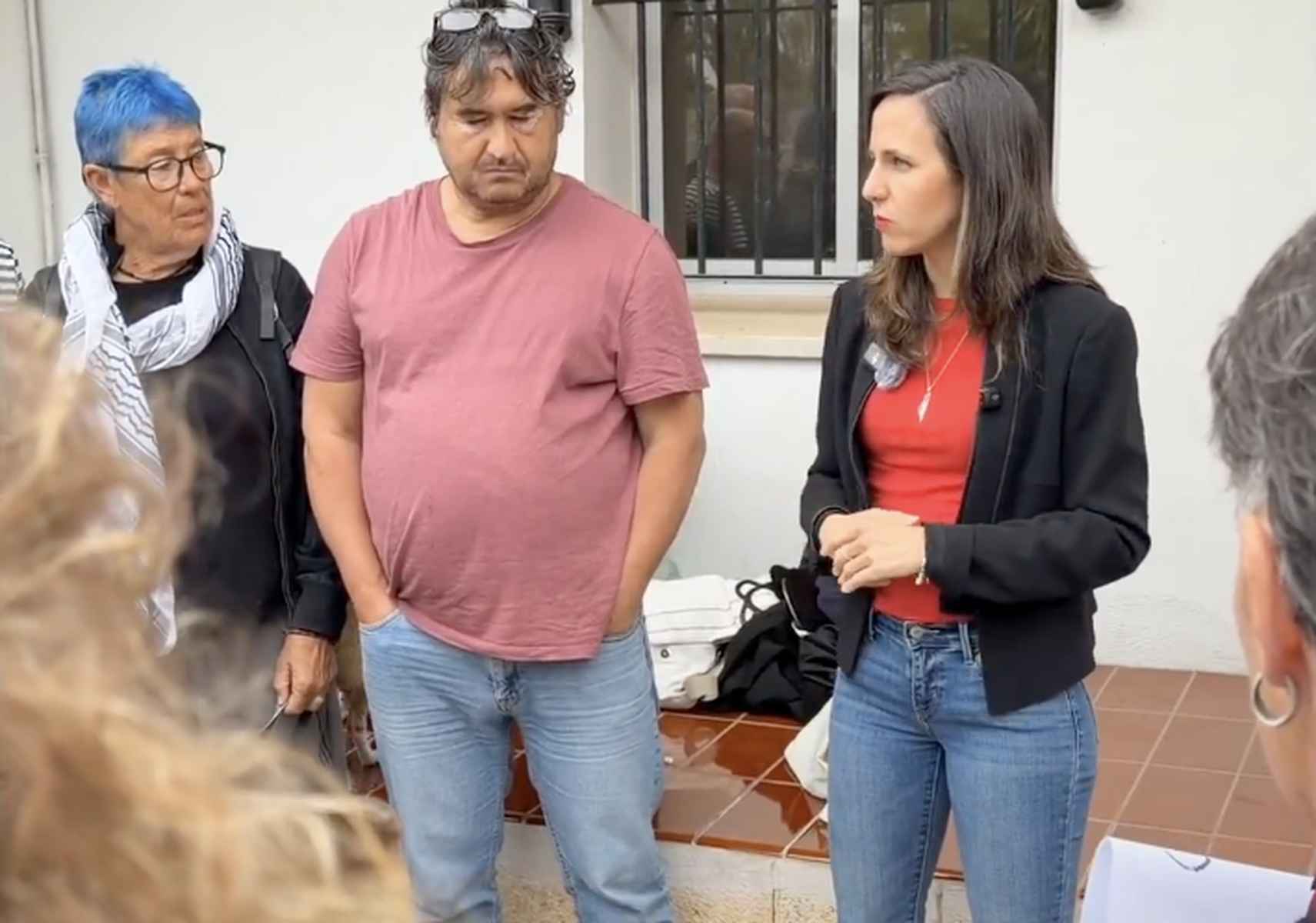 Ione Belarra, en su visita a las instalaciones de Navantia para dar su apoyo a Manuel y Jesús.