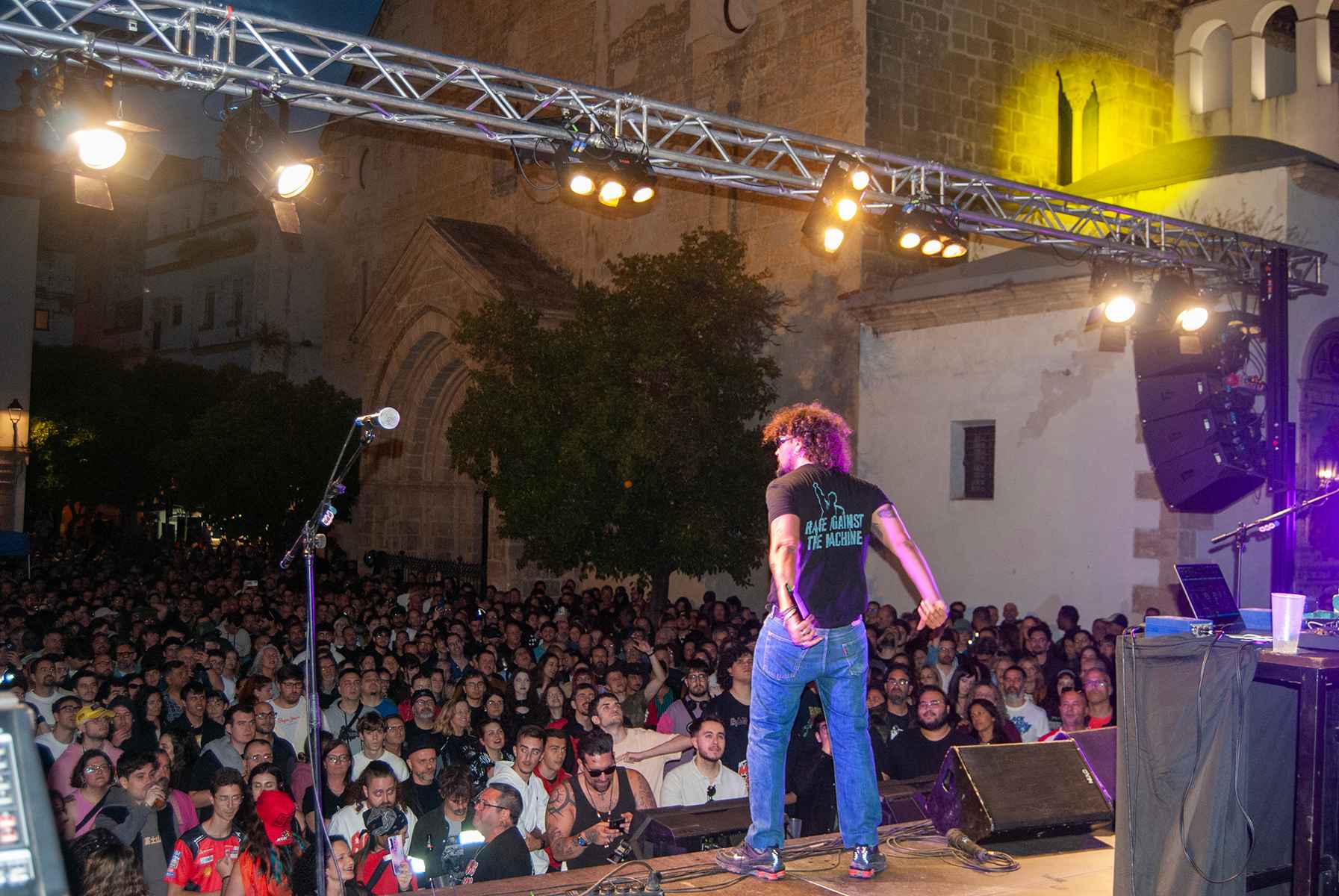 Extraordinario ambiente en la plaza de la Asunción.