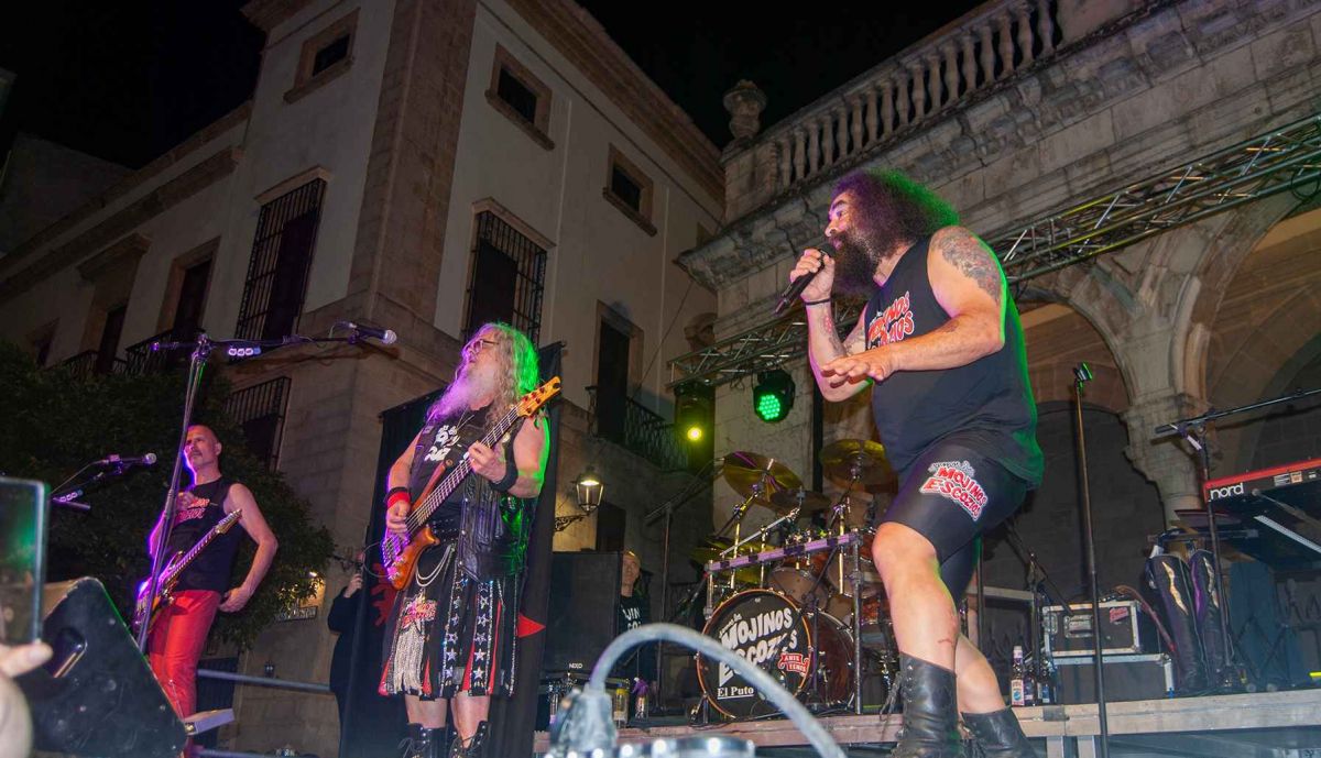 El Sevilla, en acción junto a sus Mojinos Escozíos.