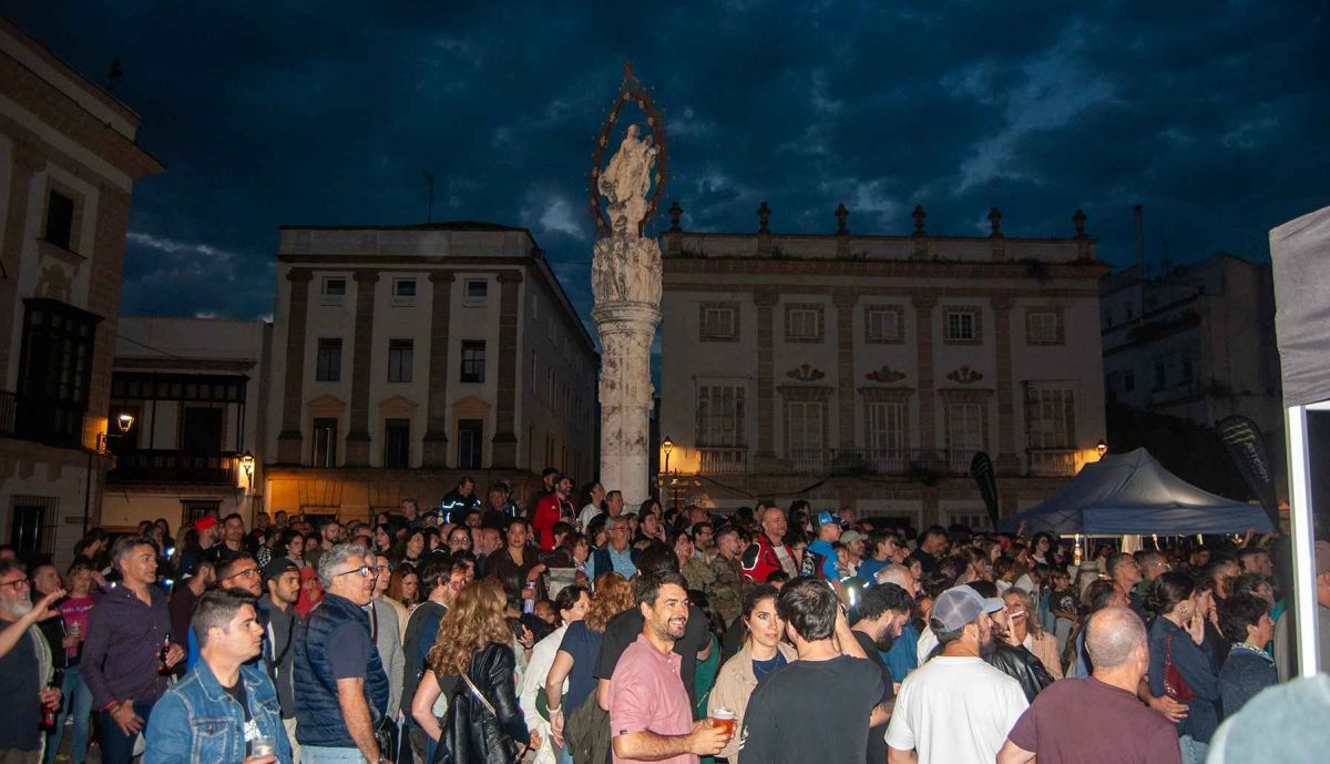 Gran ambiente en la plaza de la Asunción.