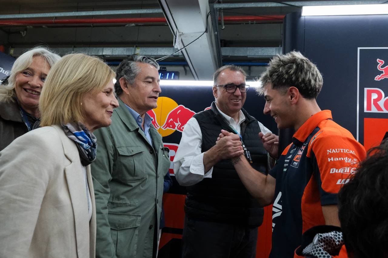 Bernal, con García Pelayo, Antonio Sanz y Merceddes Colombo, en el Circuito este sábado.