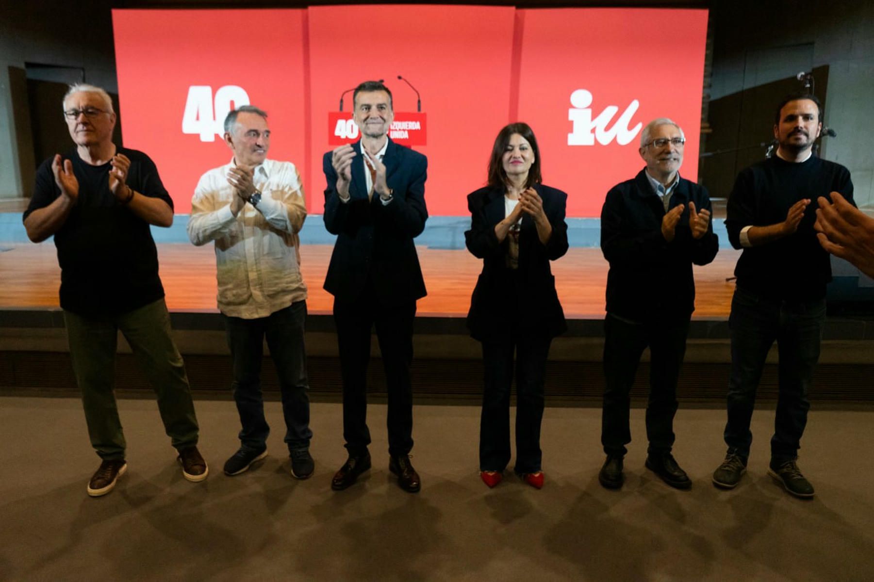 Maíllo, con los anteriores coordinadores federales de Izquierda Unida, en una imagen hasta ahora inédita.