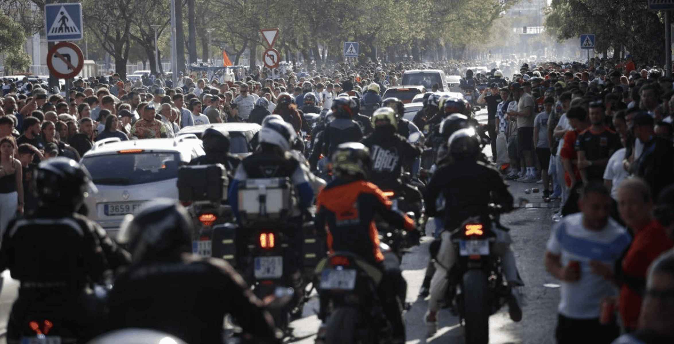 Ambiente motero este sábado en Jerez, en la avenida de Europa.