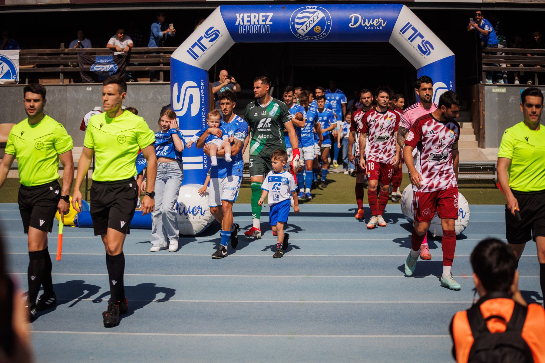 Las imágenes del derbi entre Xerez Deportivo FC y Xerez CD en Chapín este domingo.