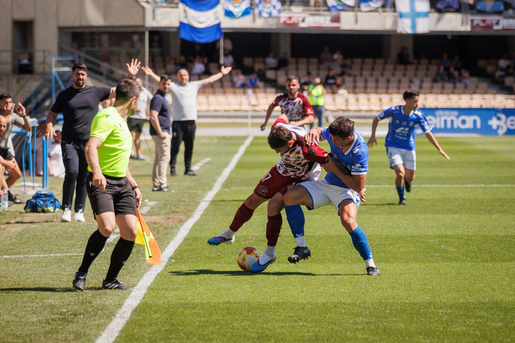 Las imágenes del derbi entre Xerez Deportivo FC y Xerez CD en Chapín este domingo.
