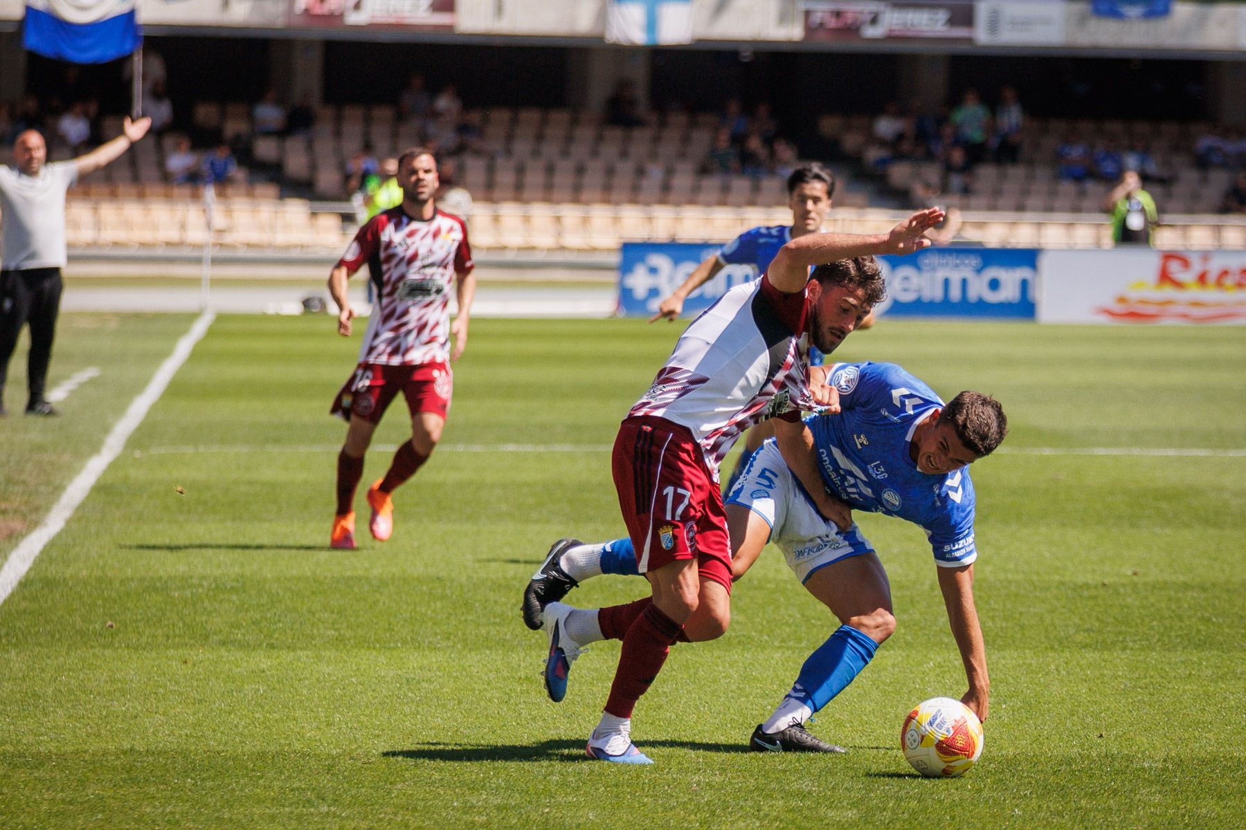 Las imágenes del derbi entre Xerez Deportivo FC y Xerez CD en Chapín este domingo.
