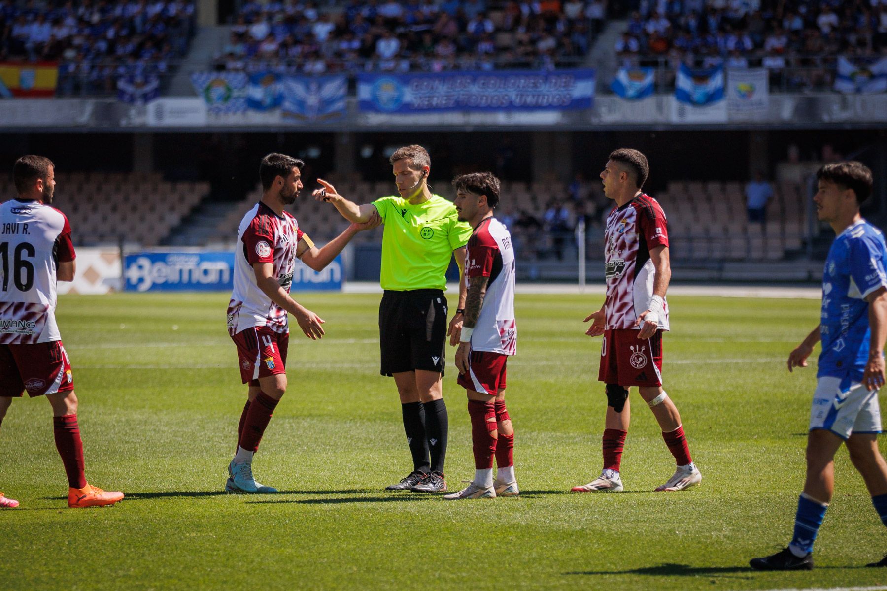 Las imágenes del derbi entre Xerez Deportivo FC y Xerez CD en Chapín este domingo.